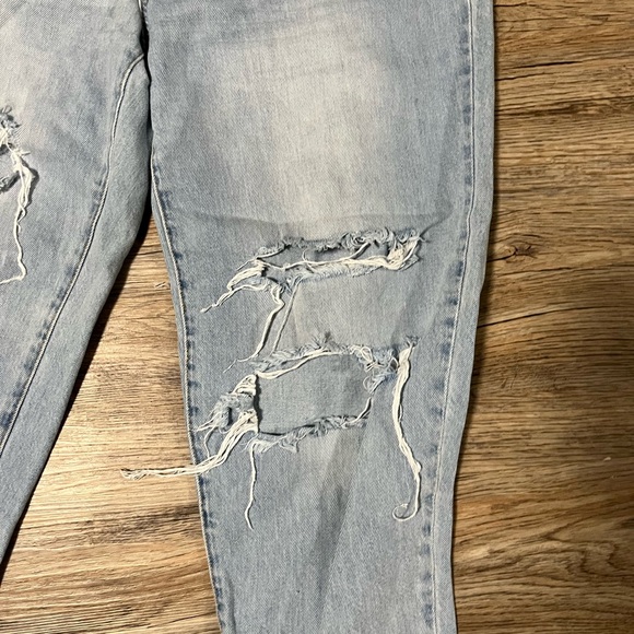 Garage 80’s Distressed Mom Jeans - Picture 4 of 4